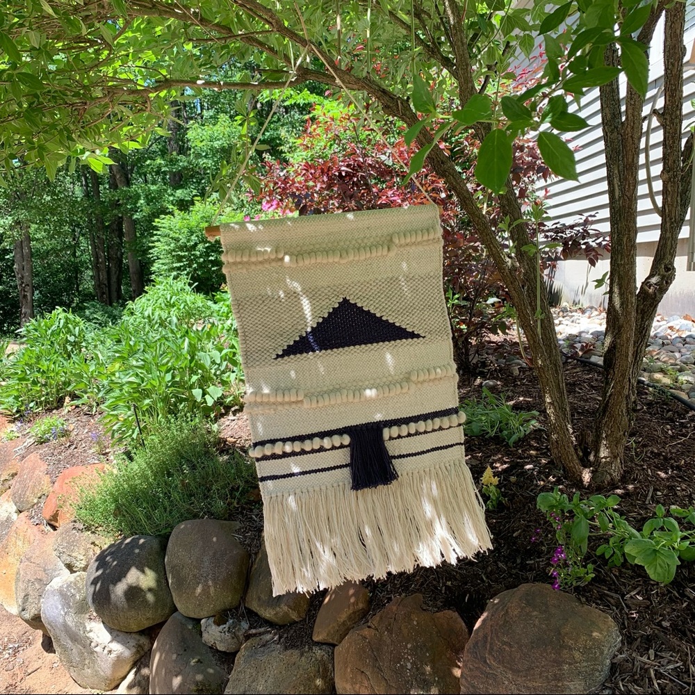 Geometric like new Woven Wall Hanging 🧵 Ivory and Midnight Blue with roving